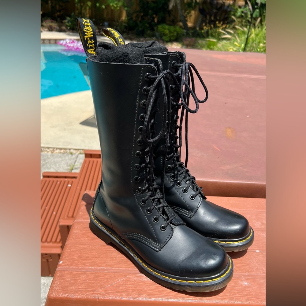 Dr Marten’s black 14 eye women’s size 8